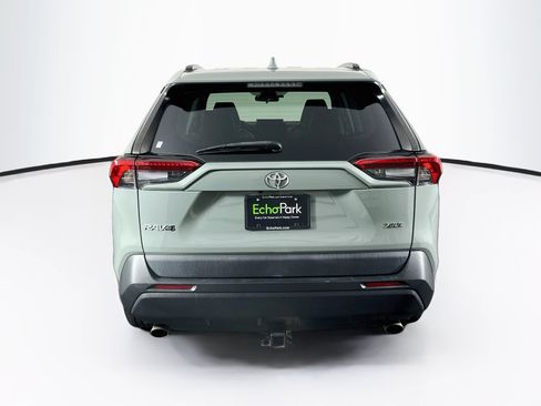 Used 2020 Toyota RAV4 XLE Premium FWD image 7