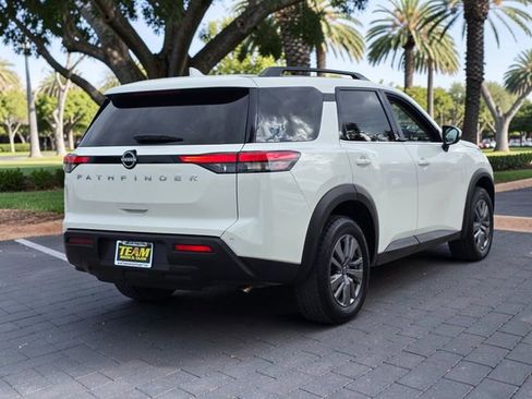 Used 2025 Nissan Pathfinder SV FWD image 5