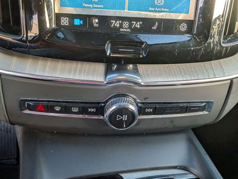 Used 2025 Volvo XC60 B5 Plus image 29