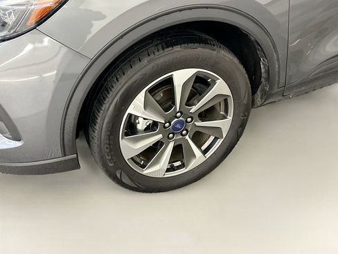 Used 2025 Ford Escape Platinum AWD/4WD image 11