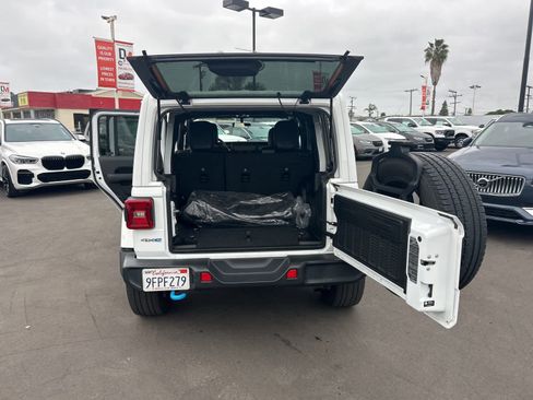 Used 2023 Jeep Wrangler Sahara w/ Cold Weather Group image 32