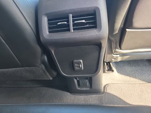 Used 2024 GMC Terrain SLT image 11