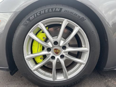 Used 2018 Porsche Panamera 4 image 9