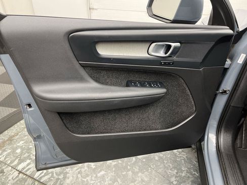 Used 2023 Volvo XC40 B5 Core AWD/4WD image 7