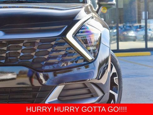 Used 2024 Kia Sportage EX image 3
