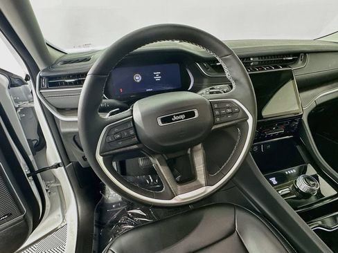 Certified 2023 Jeep Grand Cherokee L Limited AWD/4WD image 19