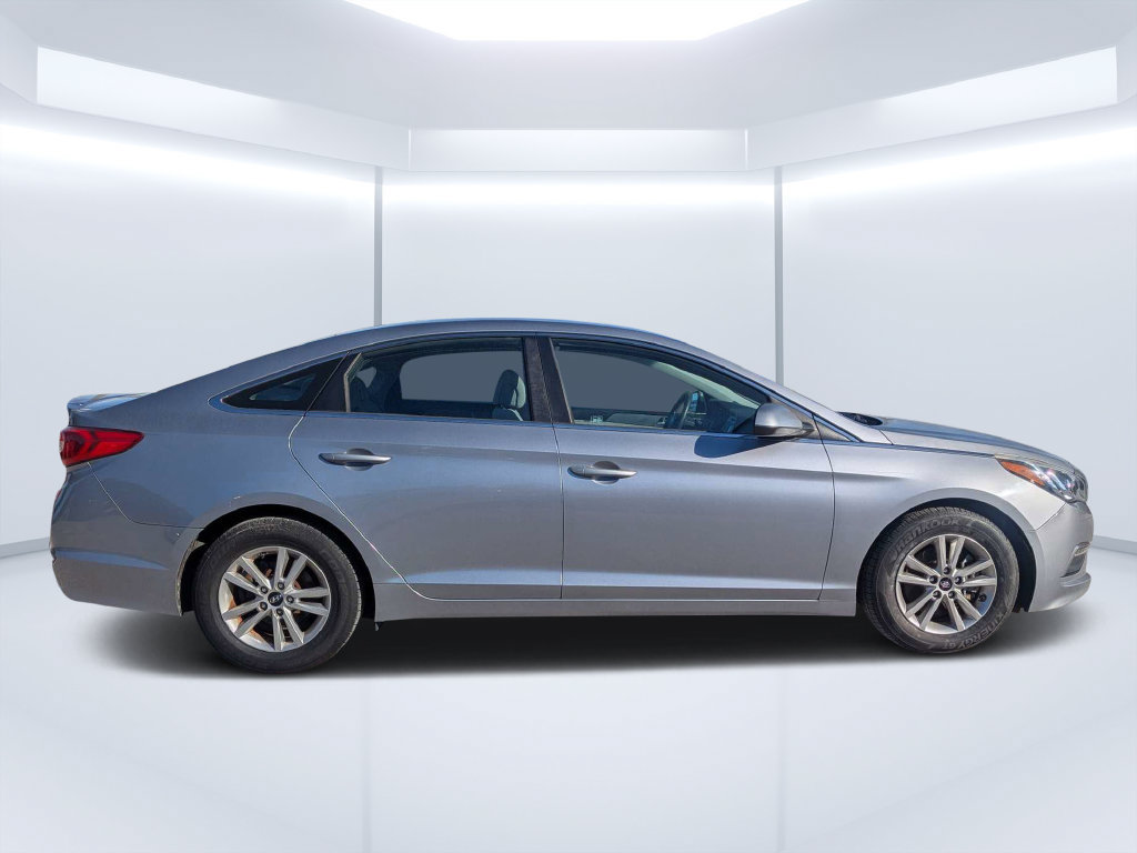 Used 2015 Hyundai Sonata SE FWD image 2