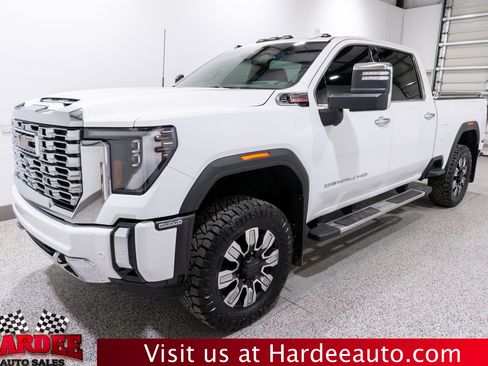 Used 2024 GMC Sierra 2500 Denali w/ Technology Package image 2