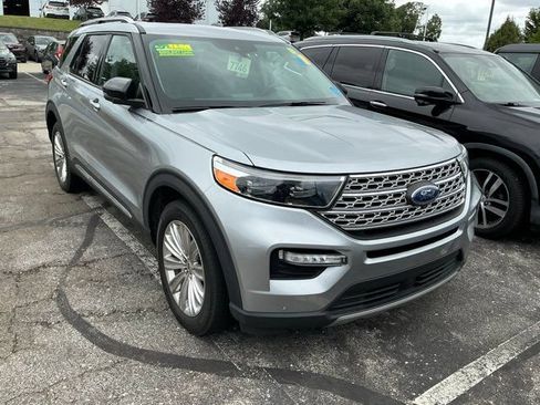 Used 2022 Ford Explorer Limited w/ Equipment Group 301A AWD/4WD image 2