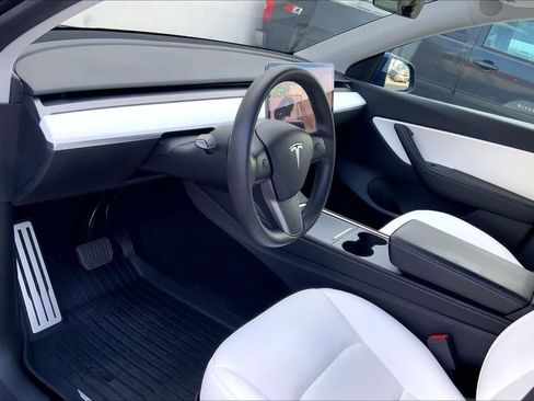 Used 2021 Tesla Model Y Long Range AWD/4WD image 2