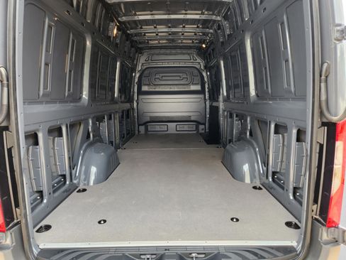 Used 2023 Mercedes-Benz Sprinter 2500 image 21