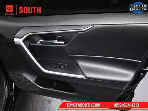 Used 2020 Toyota RAV4 XLE Premium image 33