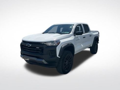 Used 2024 Chevrolet Colorado Trail Boss w/ Technology Package AWD/4WD image 11