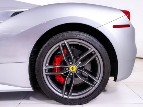 Used 2019 Ferrari 488 Spider RWD image 17