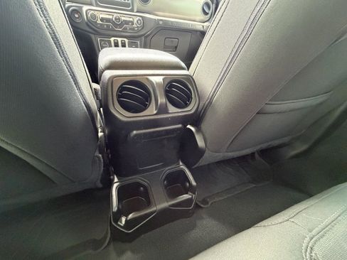 Used 2021 Jeep Wrangler Sport AWD/4WD image 9