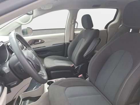 Certified 2023 Chrysler Voyager LX FWD image 18
