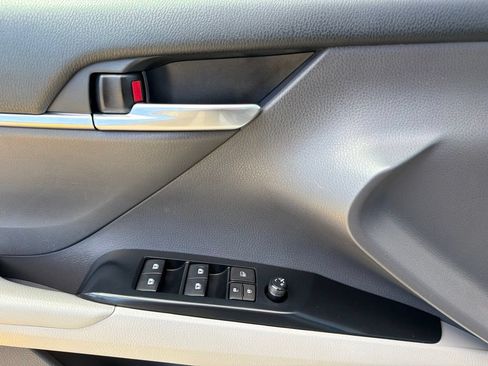 Used 2018 Toyota Camry LE FWD image 10