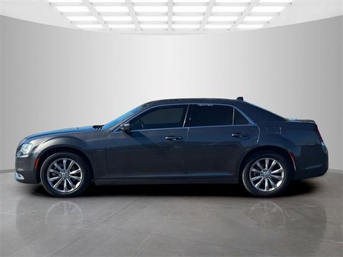 Certified 2022 Chrysler 300 Touring image 4