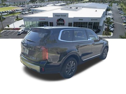 Used 2025 Kia Telluride LX FWD image 3
