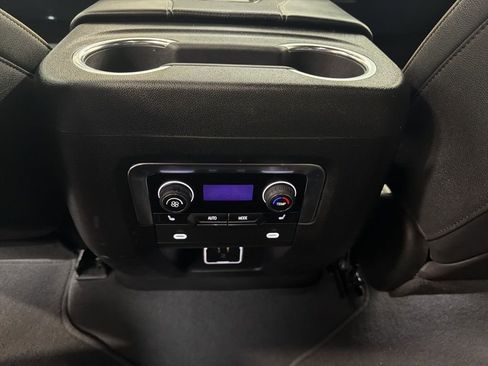 Used 2023 Chevrolet Suburban Premier image 16