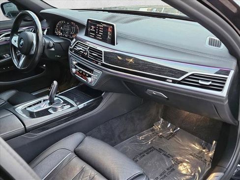 Used 2021 BMW 740i w/ M Sport Package image 23