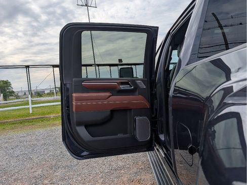 Used 2024 GMC Sierra 3500 Denali Ultimate AWD/4WD image 12
