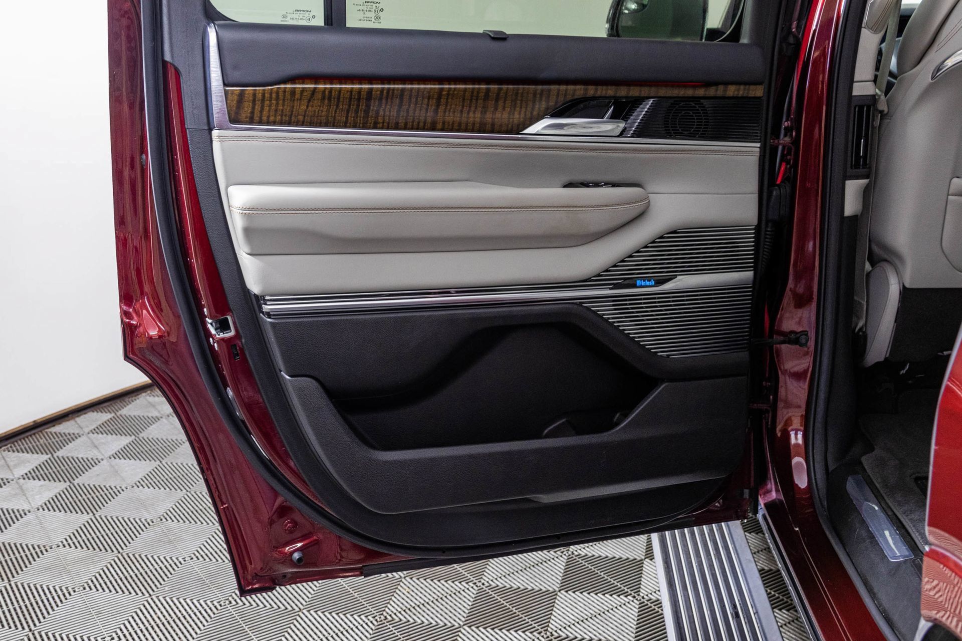 Used 2022 Jeep Grand Wagoneer Series I AWD/4WD image 45