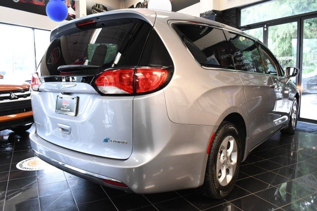 Used 2017 Chrysler Pacifica Touring Plus FWD image 10