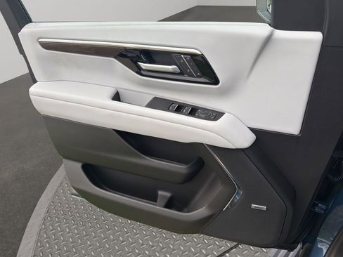 New 2026 Chevrolet Suburban Premier image 14