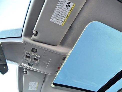 Certified 2022 Volkswagen Tiguan SE w/ Panoramic Sunroof Package image 21