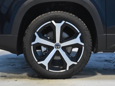 New 2026 Volkswagen Taos SEL image 20