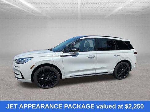 Used 2025 Lincoln Corsair Grand Touring w/ Equipment Group 302A AWD/4WD image 5