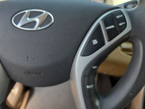 Used 2011 Hyundai Elantra GLS FWD image 24