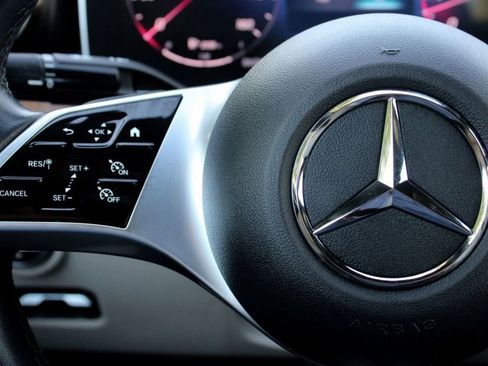 Used 2025 Mercedes-Benz C 300 4MATIC Sedan image 36