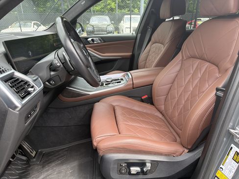 Used 2024 BMW X7 xDrive40i w/ M Sport Package AWD/4WD image 16