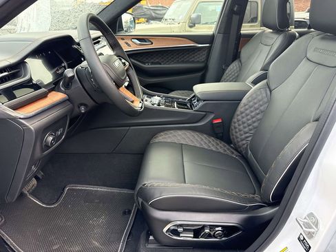 New 2025 Jeep Grand Cherokee Summit image 21