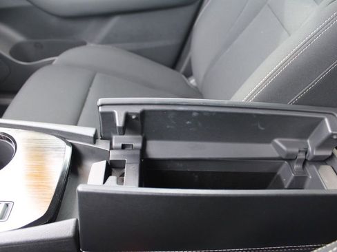 Used 2023 Nissan Rogue S image 37