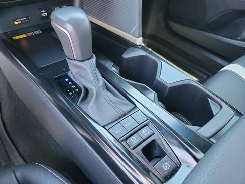 Used 2025 Toyota Camry SE image 12