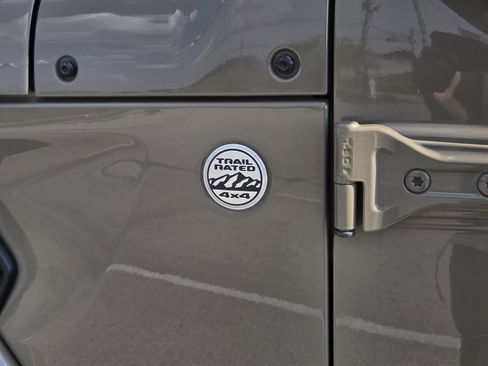 Used 2020 Jeep Gladiator Sport w/ Quick Order Package 24S AWD/4WD image 9