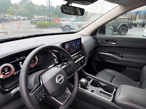 Used 2026 Nissan Pathfinder SL FWD image 6