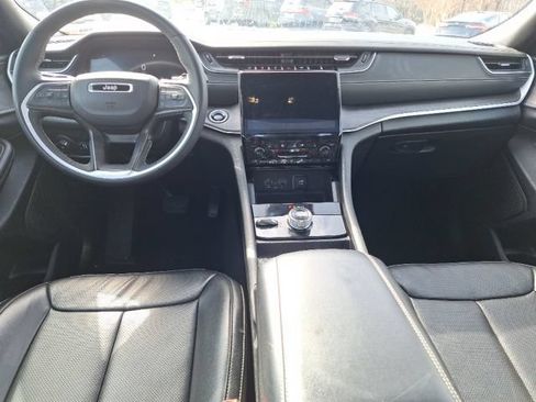 Used 2024 Jeep Grand Cherokee L Limited w/ Luxury Tech Group II AWD/4WD image 11