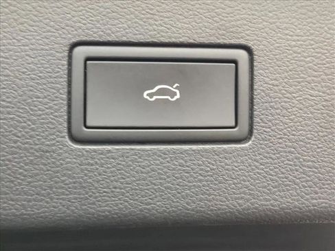 Used 2025 Volkswagen Atlas SE image 7