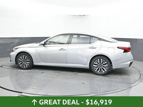 Used 2023 Nissan Altima 2.5 SV FWD image 10