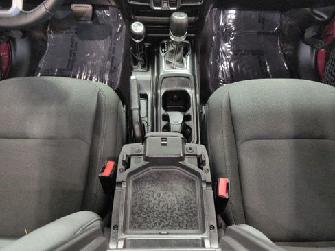Used 2022 Jeep Wrangler Unlimited Sahara w/ Cold Weather Group AWD/4WD image 17
