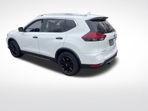 Used 2020 Nissan Rogue SV image 3