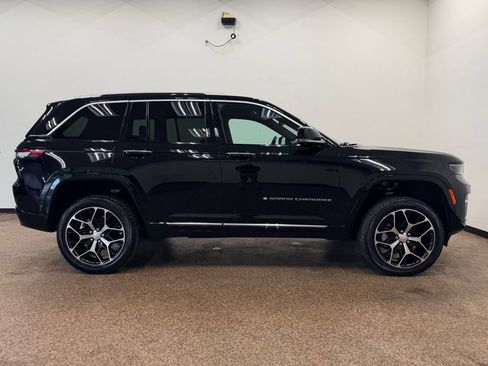 Used 2023 Jeep Grand Cherokee Summit AWD/4WD image 7