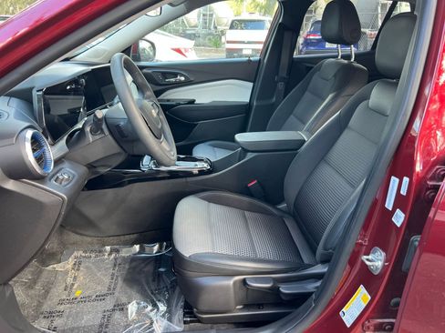 Used 2025 Chevrolet Trax LT image 23