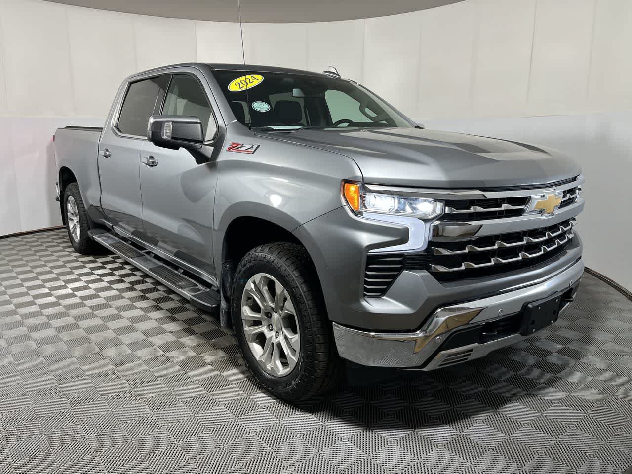 Used 2024 Chevrolet Silverado 1500 LTZ AWD/4WD image 2