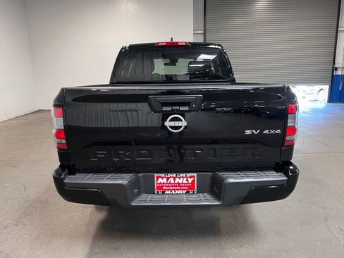 Used 2024 Nissan Frontier SV AWD/4WD image 4