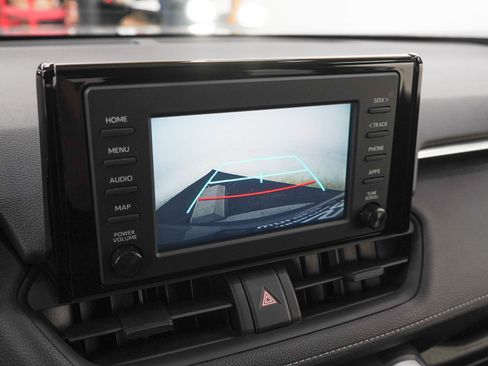Used 2019 Toyota RAV4 LE w/ Carpet Mat Package AWD/4WD image 21